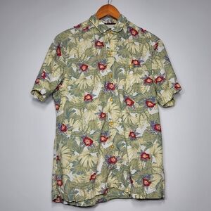 Tommy Bahama Hawaiian Button Up Size Small Floral